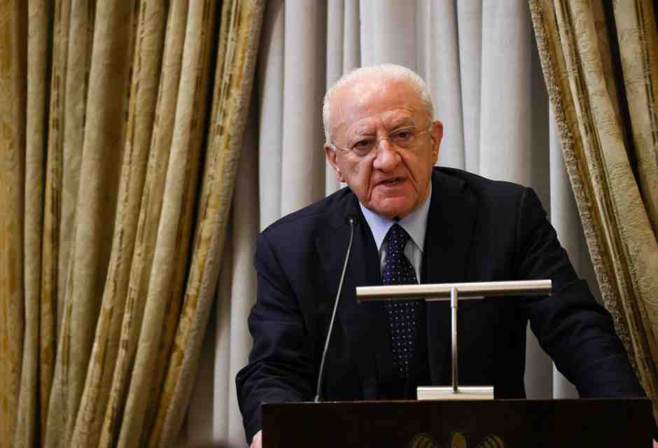 De Luca condannato a risarcire 609 mila euro alla Campania per le Covid card