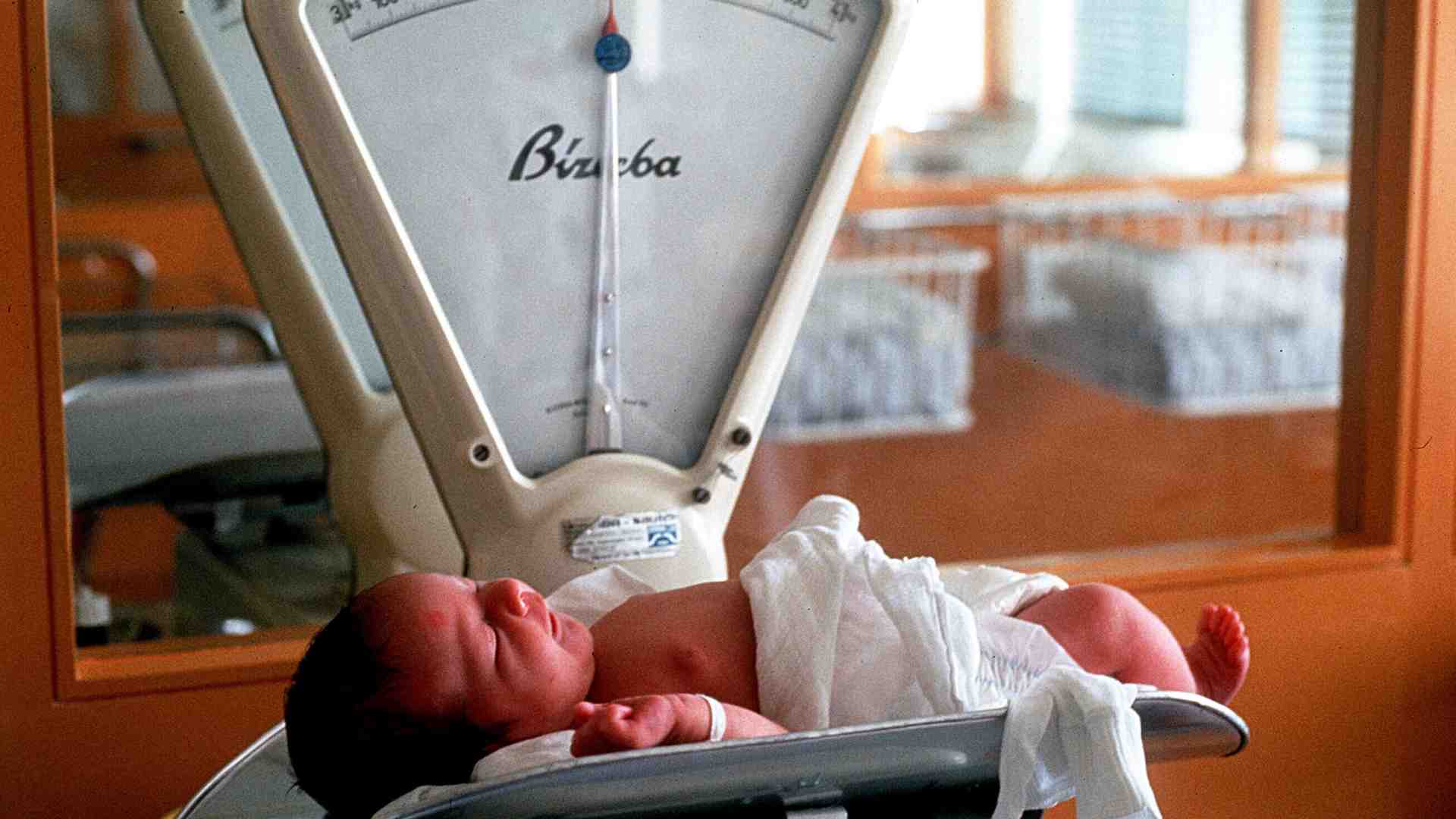 Ieri e oggi allineati, alla stessa distanza. Lettera da un déjà-vu