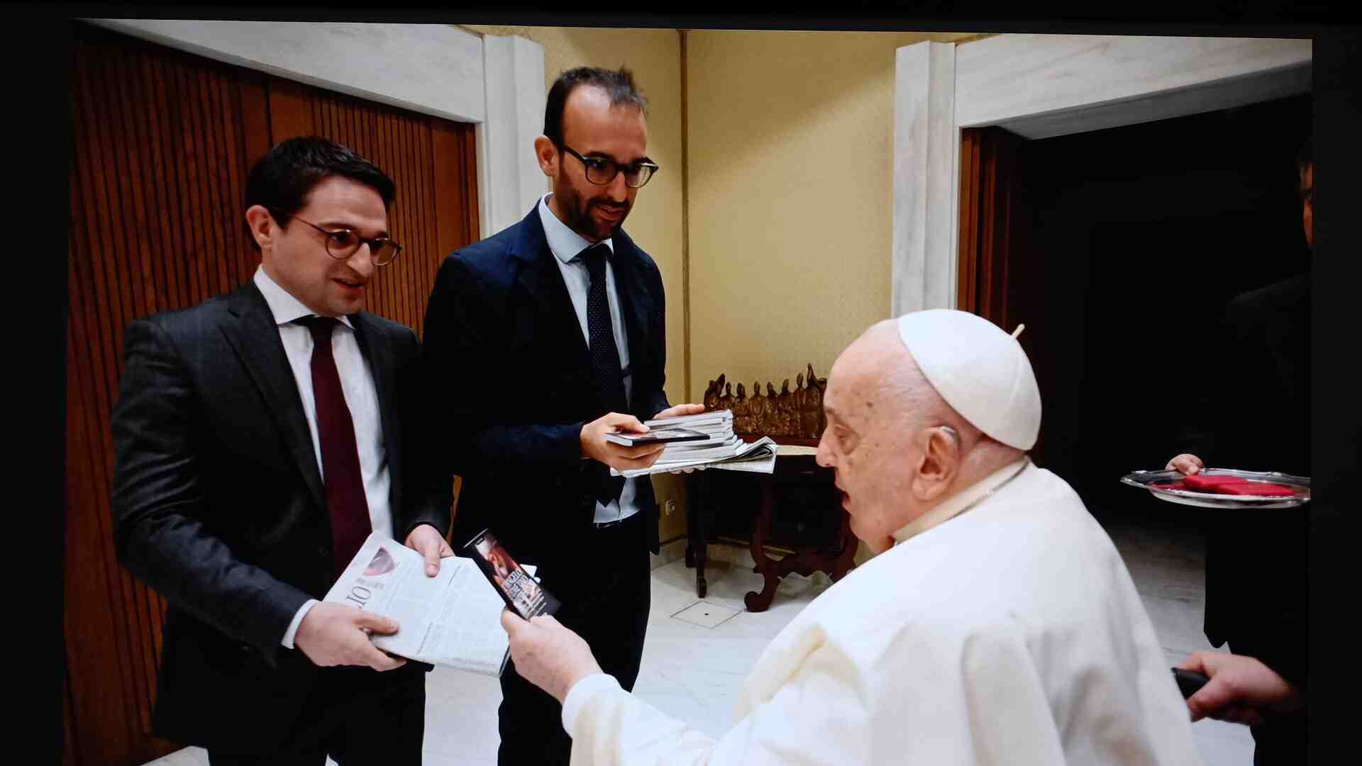 Il vangelo come uno smartphone, l'idea del Foglio che piace anche a Papa Francesco