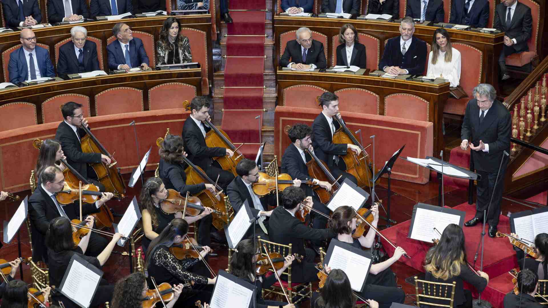 Caro maestro Muti, il problema non sono gli smartphone ma i senatori