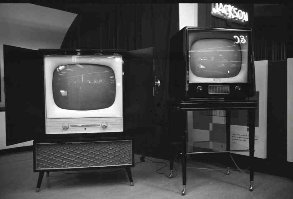 La resilienza della tv generalista di fronte ai nuovi media