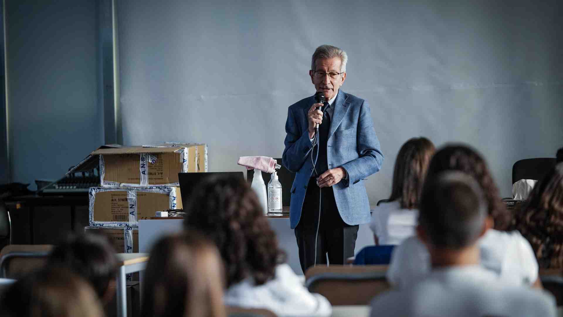 Ascoltare Blair per proteggere gli insegnanti da una nuova epidemia: genitori sindacalisti dei figli