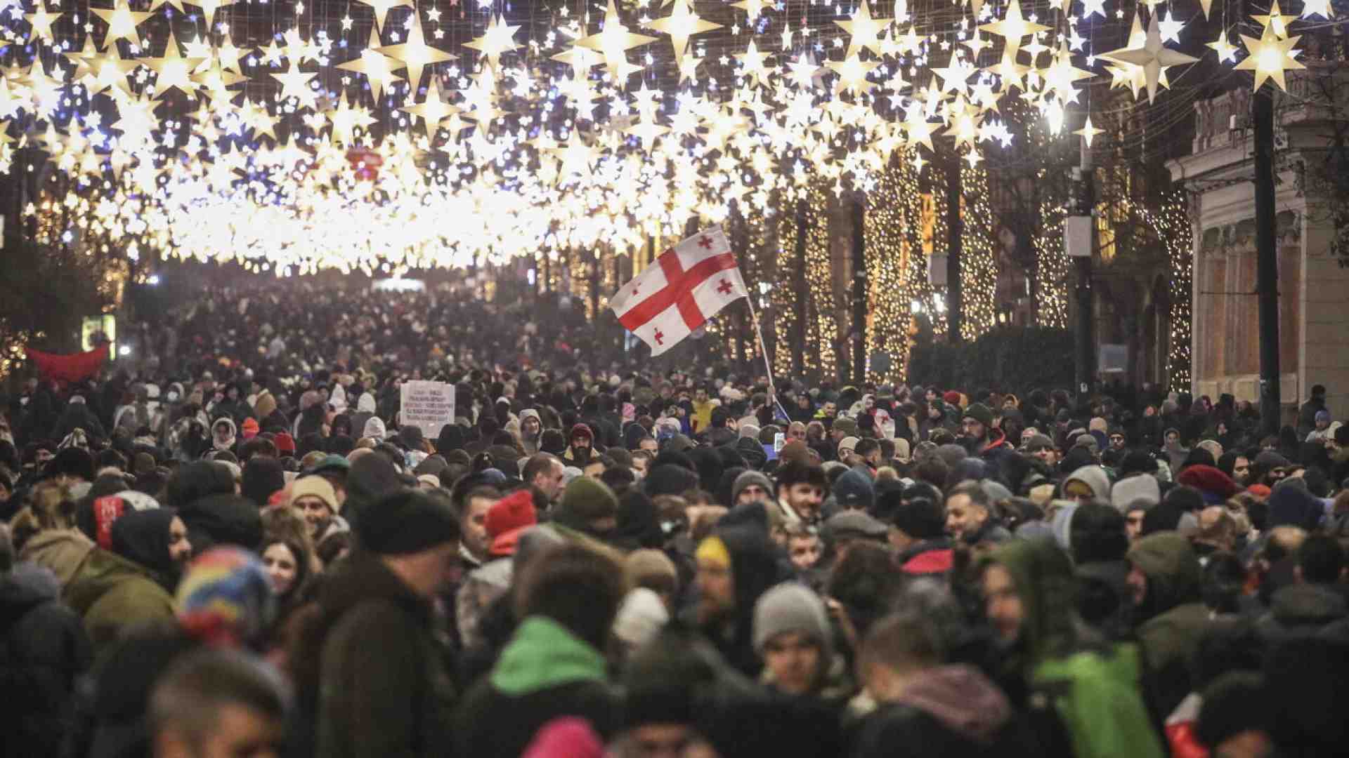 I georgiani vogliono un nuovo voto oppure il regime crollerà