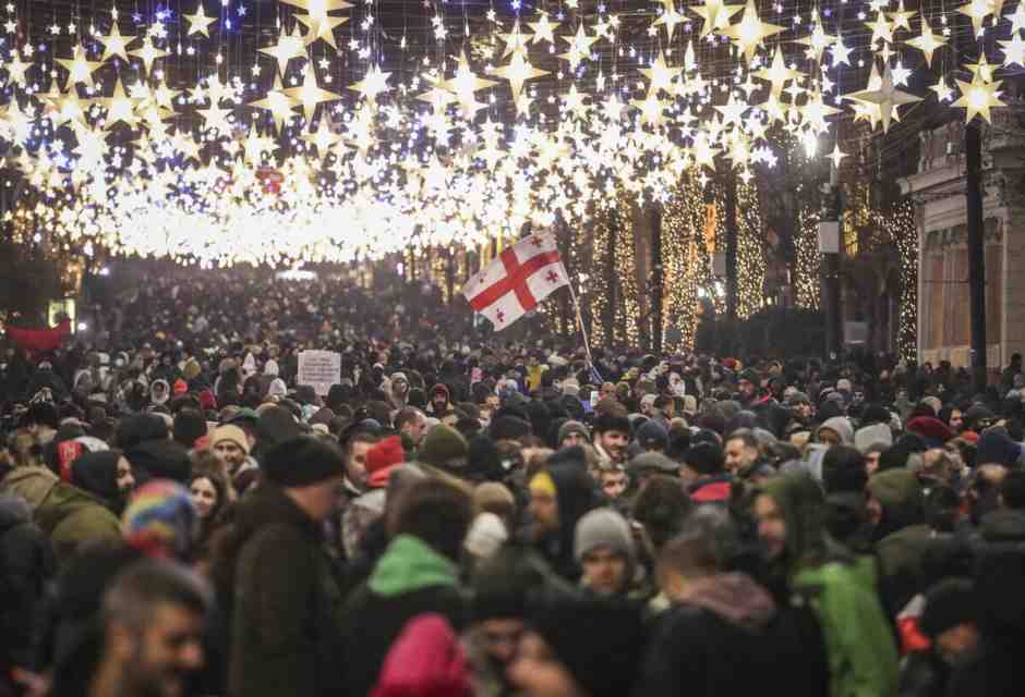 I georgiani vogliono un nuovo voto oppure il regime crollerà