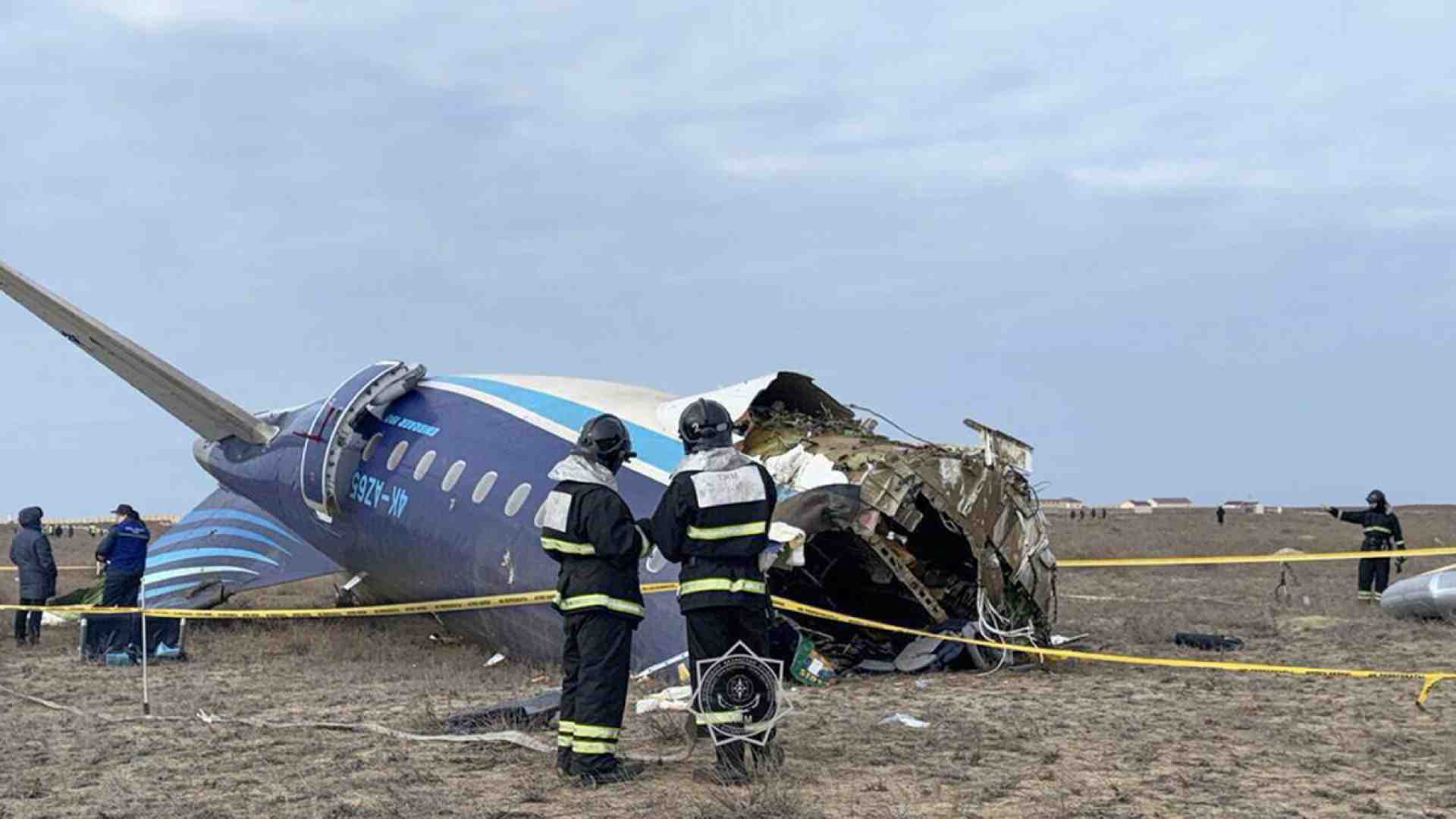 La pista russa dietro l'aereo precipitato in Kazakistan