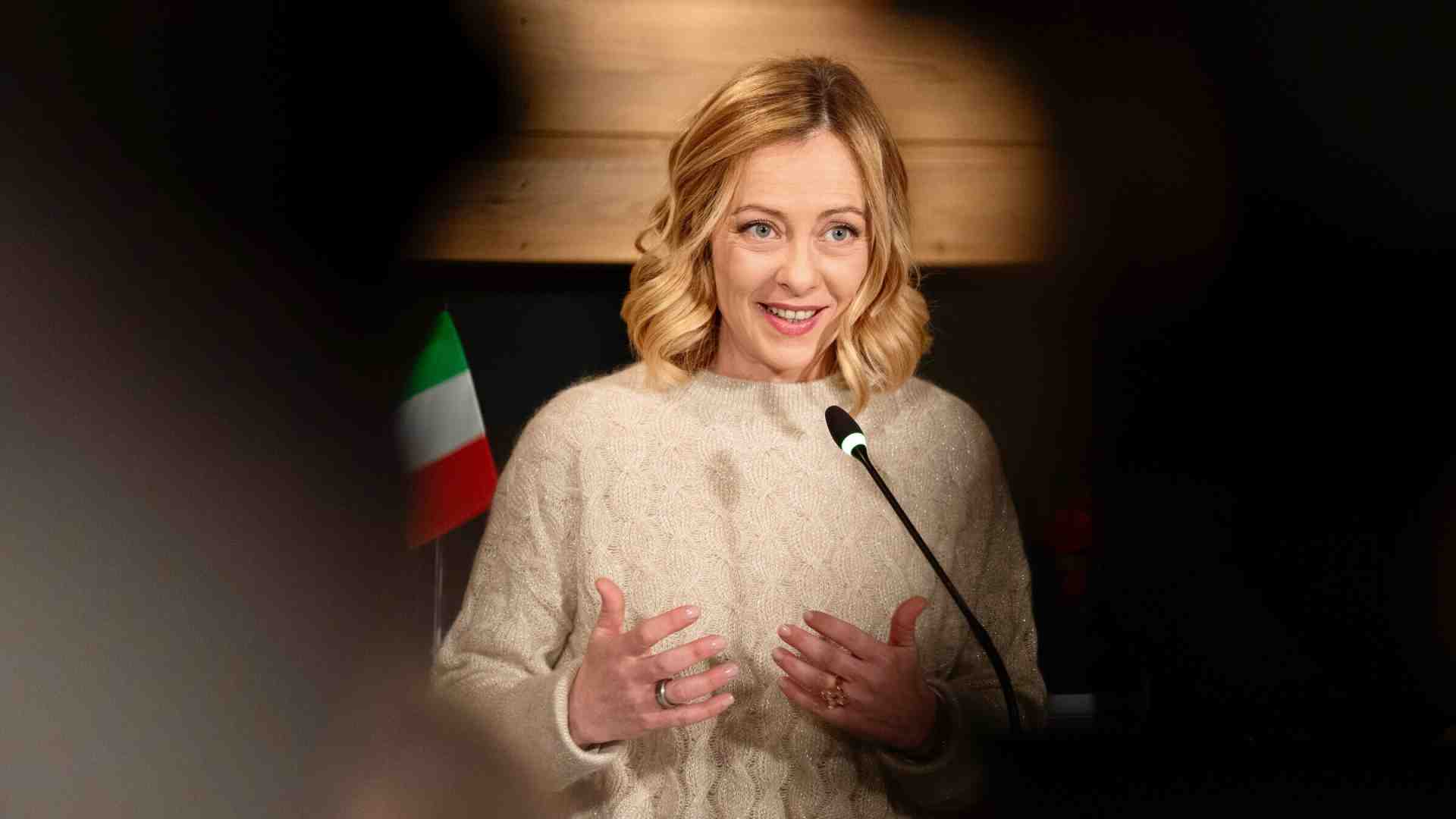 Gli italiani non sono ancora stanchi di Meloni