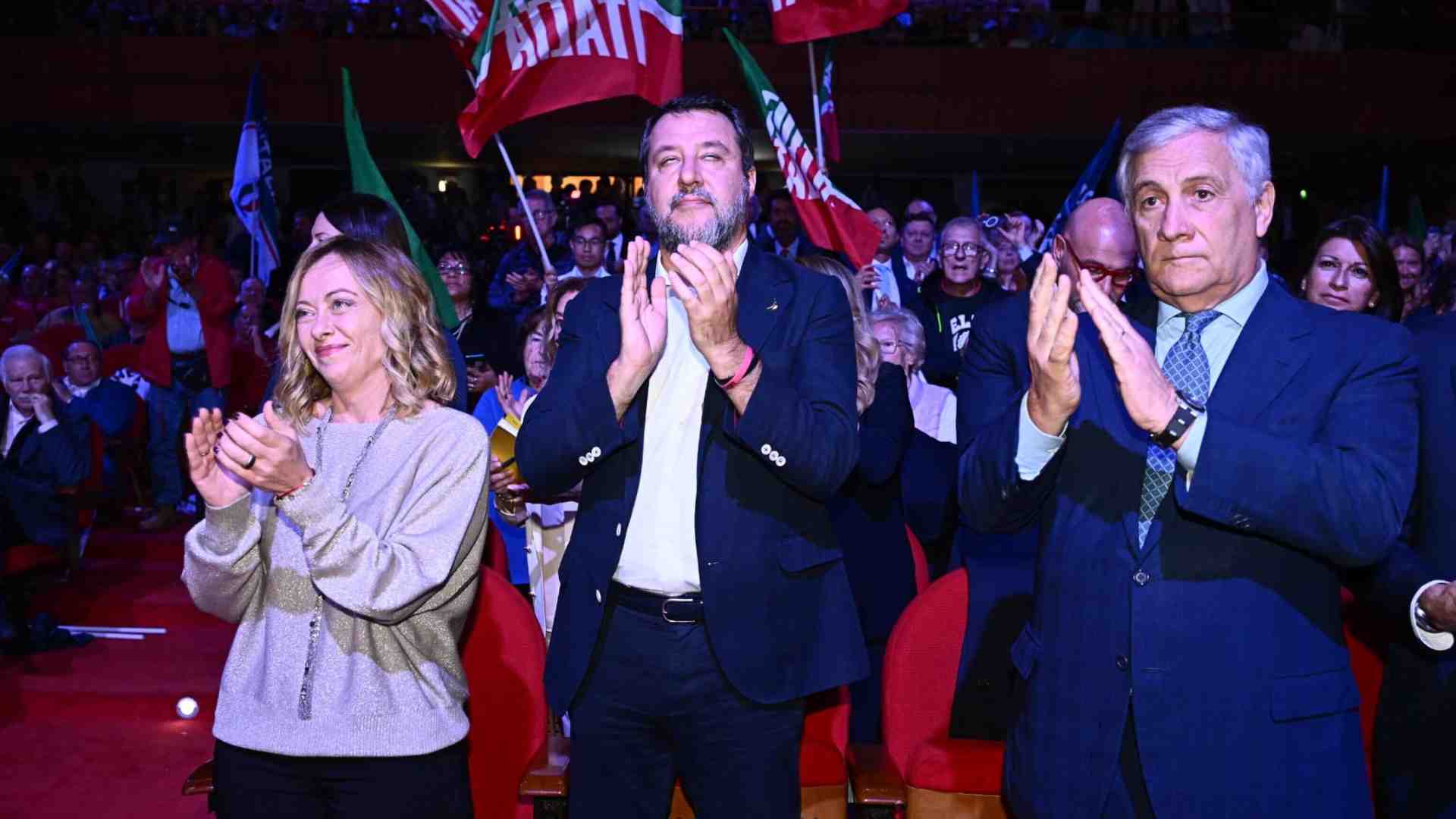 Il sondaggio politico di fine anno. Crescono FdI, Pd e Avs