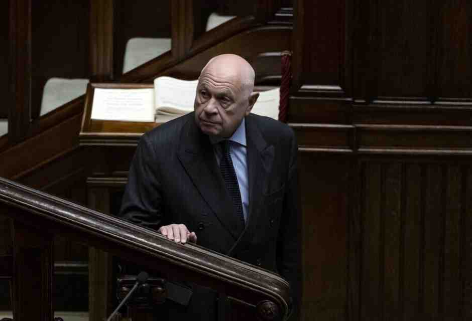 Il Papa porta il Giubileo a Rebibbia. Nordio: “Non basta rieducare i detenuti. Bisogna aiutarli”