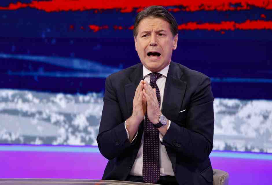 Perché l'onorevole Giuseppe Conte le spara sempre oggi invece che domani