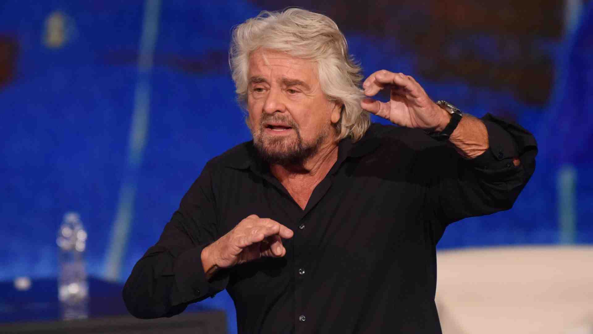Dal qualunquismo del Novecento alla parabola parallela di Beppe Grillo