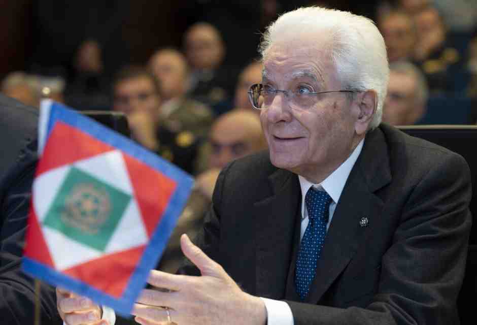 Miracolo sul Colle. Ritratto di Sergio Mattarella in attesa del messaggio di fine anno