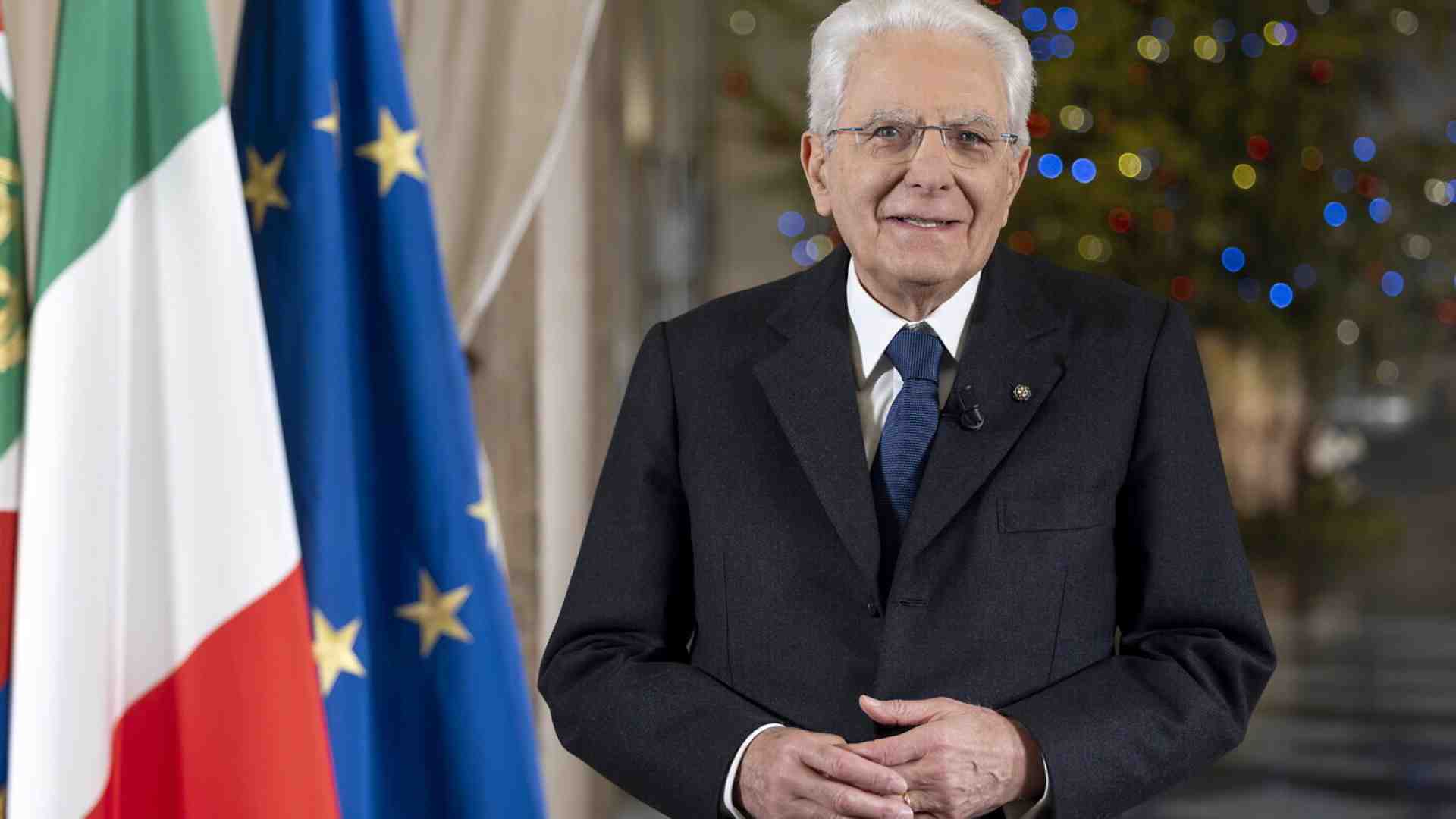 Pace, speranza, patriottismo. E soprattutto mediazioni. Come leggere, senza retorica, il discorso di Mattarella