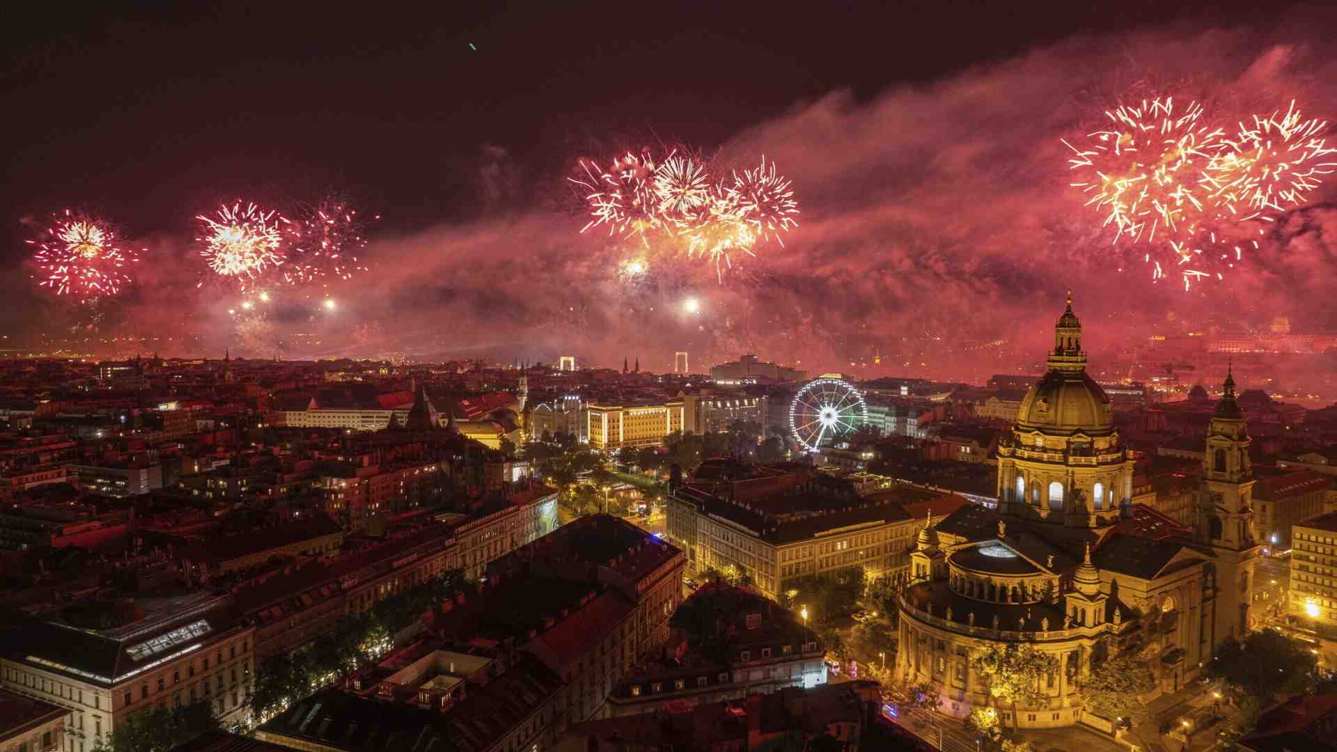 I fuochi d'artificio croce e delizia del Capodanno: ora arrivano quelli silenziosi