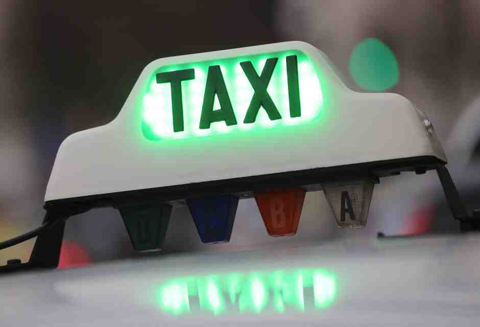 Il successo dei taxi made in Israel per gli ebrei di Parigi contro le aggressioni antisemite