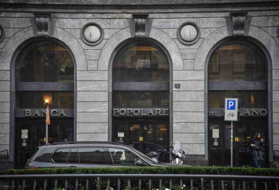 Tra mercato e politica, banche e auto le grandi sfide del 2025