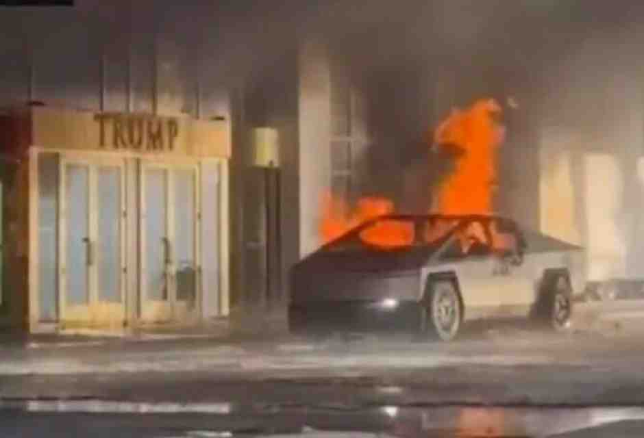 Cosa sappiamo dell'esplosione di un Cybertruck Tesla davanti al Trump Hotel di Las Vegas