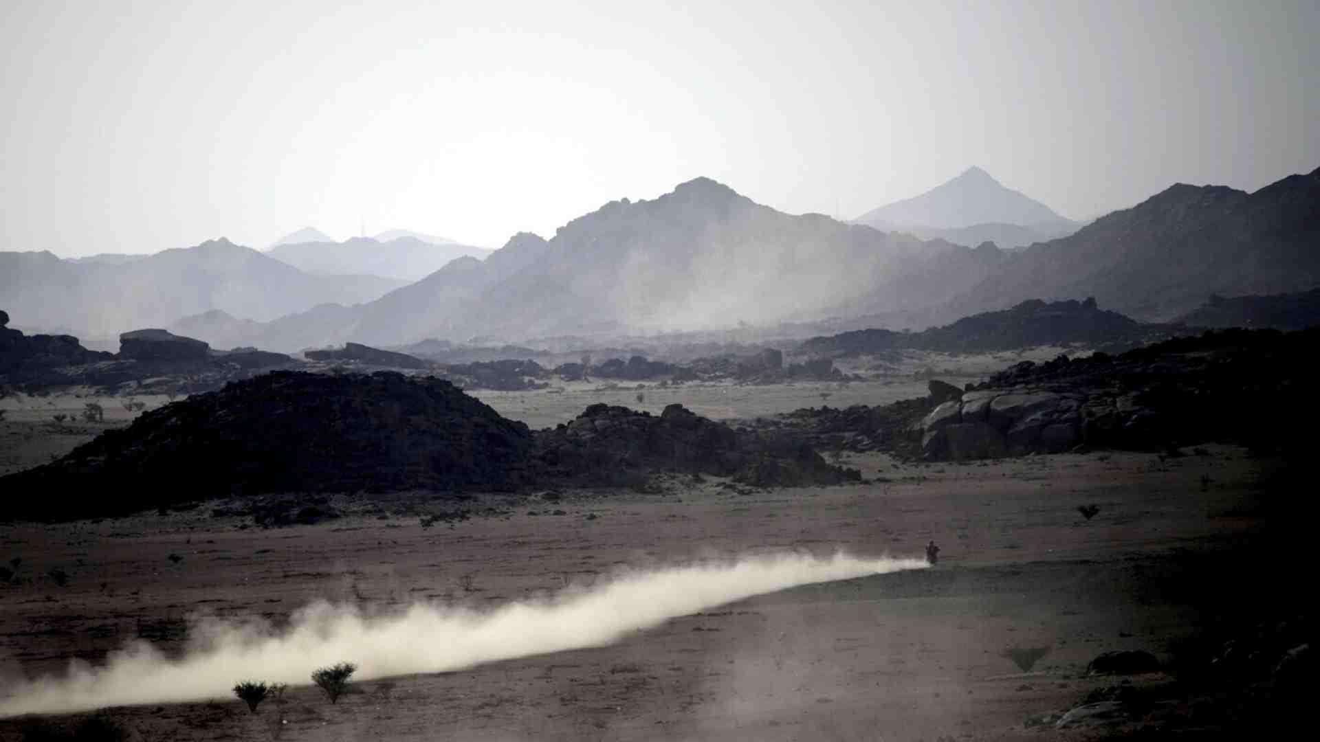 È iniziata la Dakar nel deserto dell'Arabia