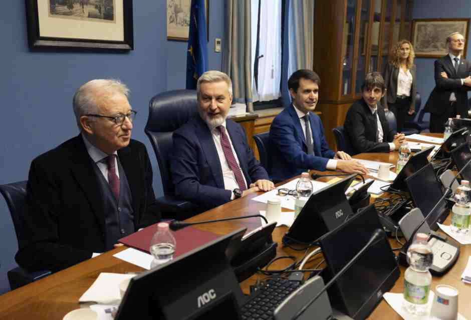 Il caso Cecilia Sala al Copasir, l'ottimismo prudente di Mantovano. La doppia scommessa di Meloni con gli Usa