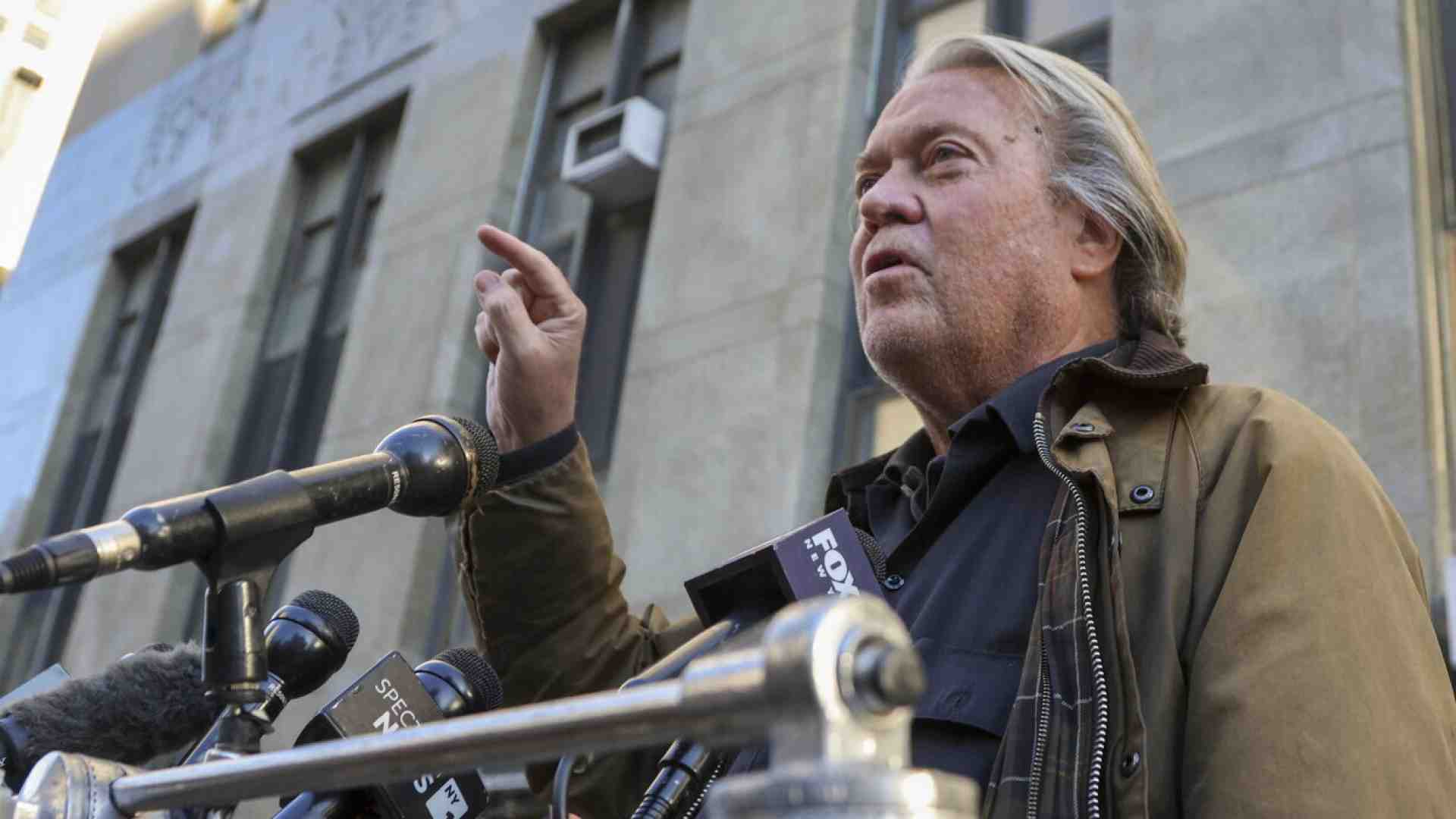 Steve Bannon contro Elon Musk: “È una persona malvagia. Ha la maturità di un bambino”