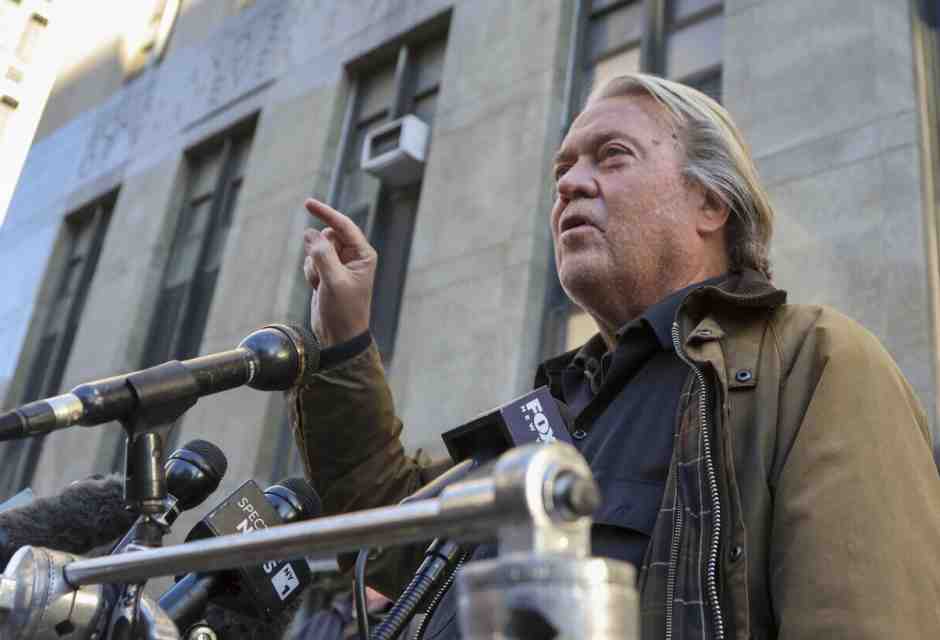 Steve Bannon contro Elon Musk: “È una persona malvagia. Ha la maturità di un bambino”