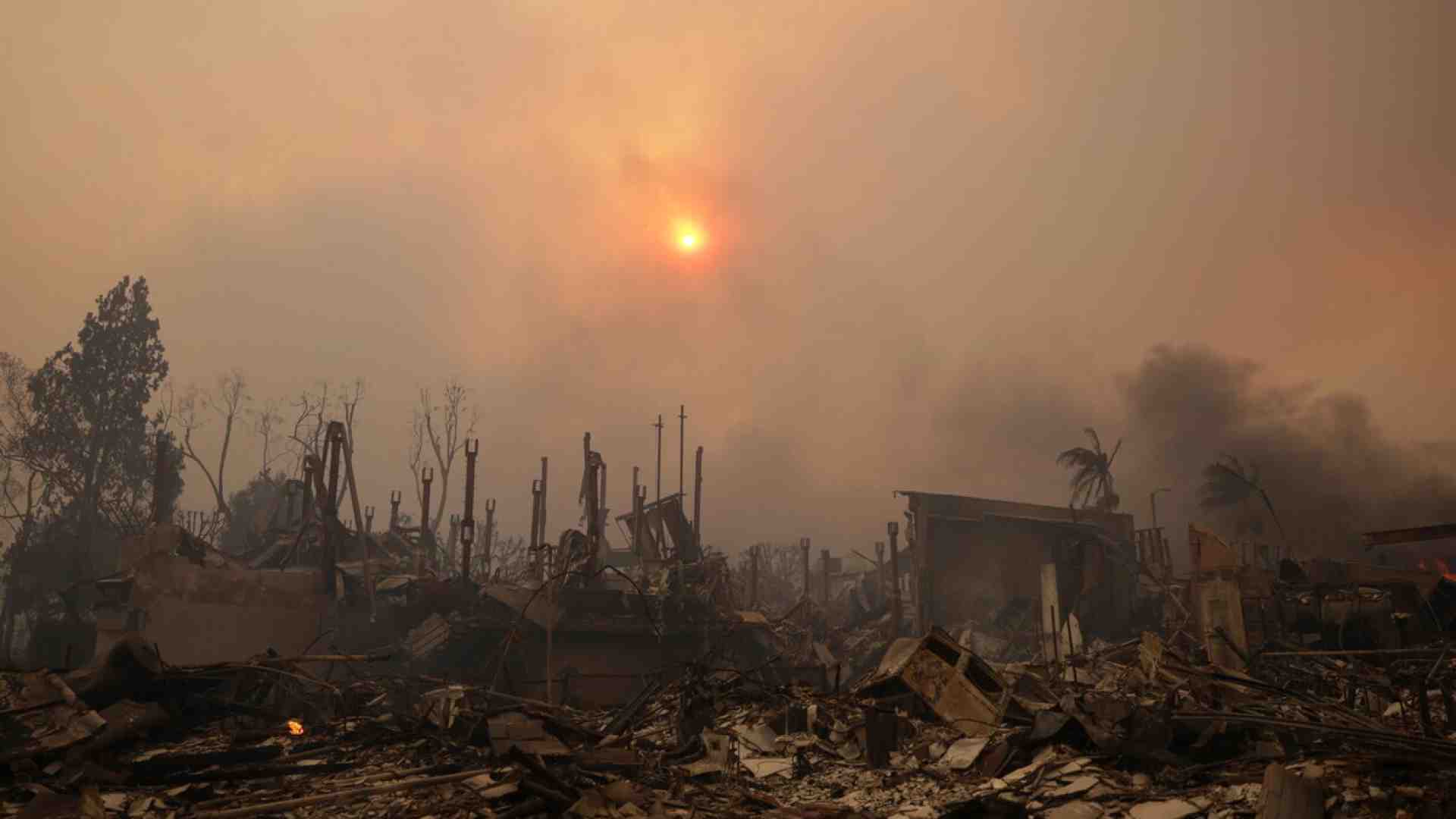 Los Angeles in pericolo per gli incendi: almeno 5 morti e migliaia di edifici distrutti