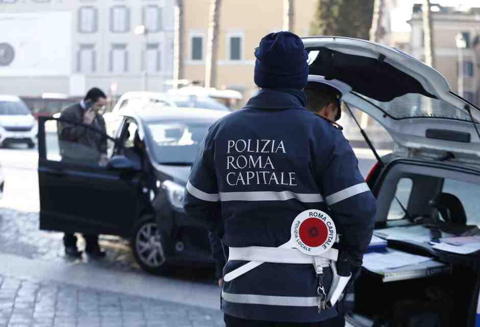 Più vigili che autobus: Il 2025 anno delle multe