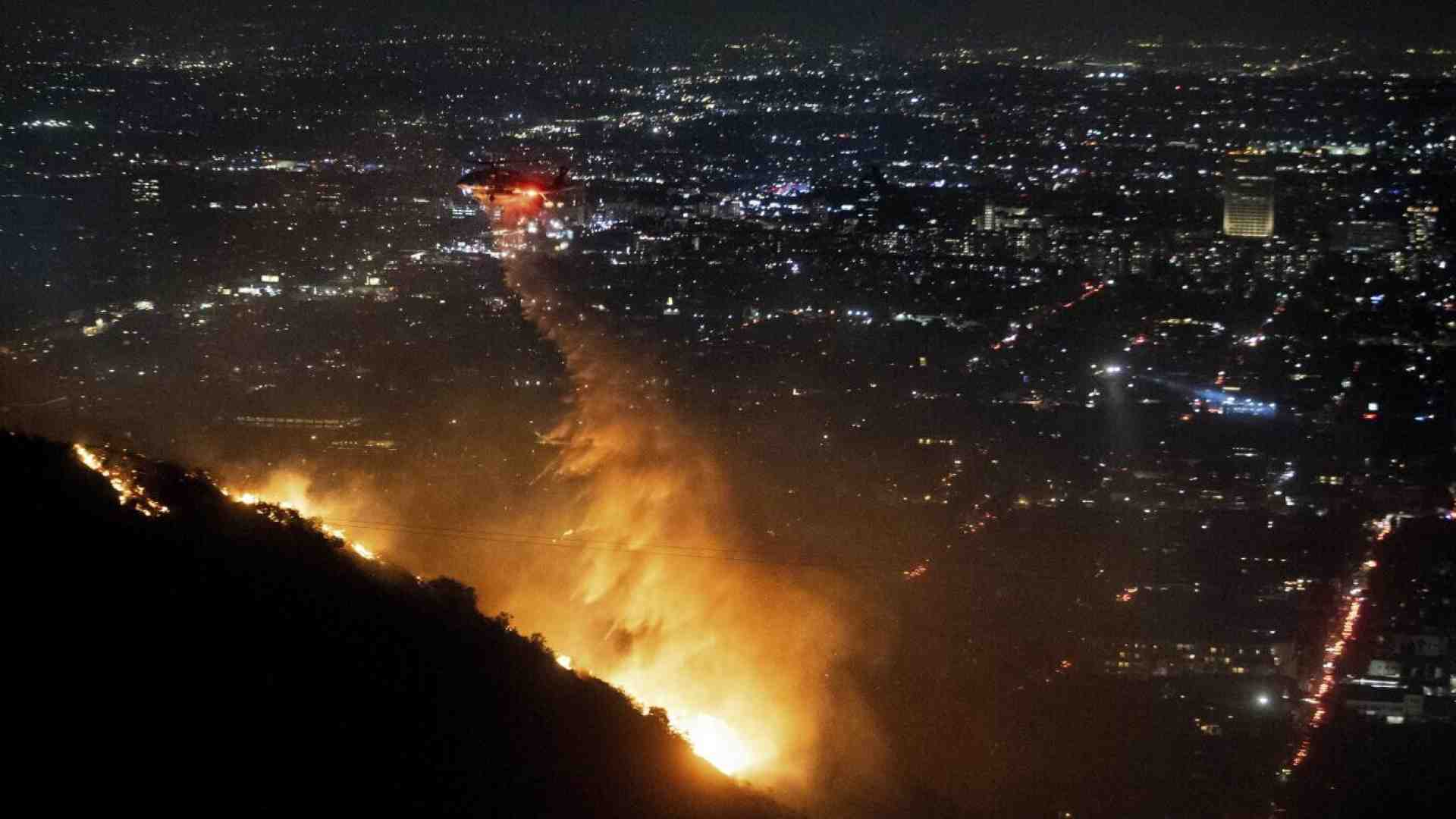 Con gli incendi californiani a rischio anche un pezzo di architettura del Novecento