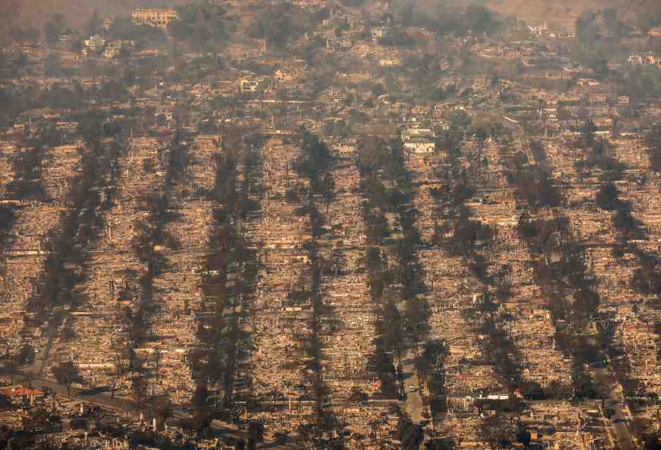 Nel rogo di Los Angeles c’è tutta la città americana che allucina se stessa