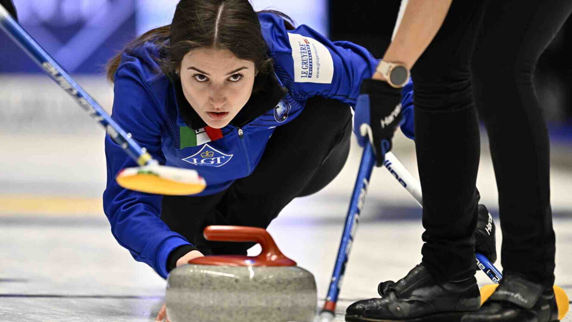 “Con il curling vi porto nella mia Cortina”. Intervista a Stefania Constantini