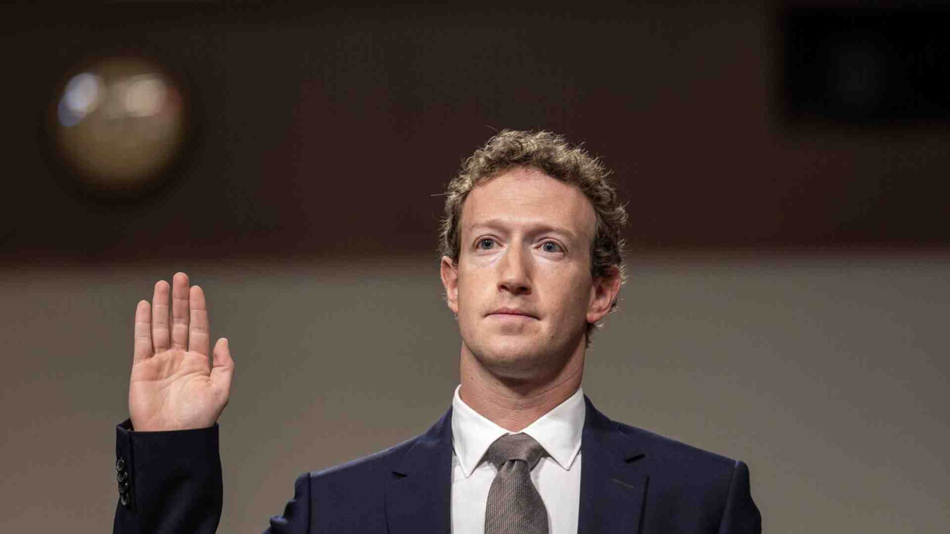 Non solo Musk. Anche Zuckerberg e Bezos si inginocchiano a Trump. Il nuovo corso del capitalismo americano