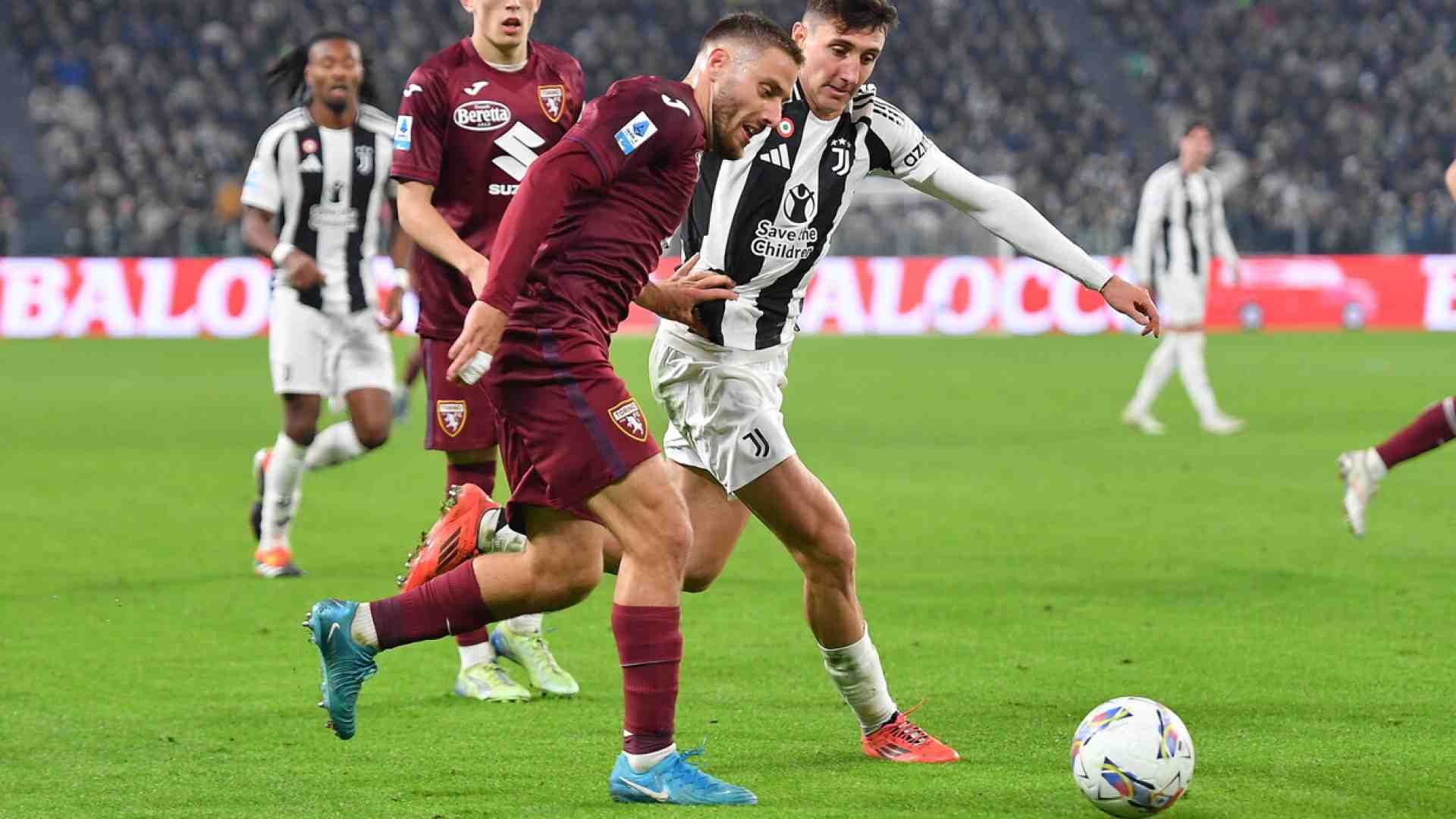 Una foto dell'ultimo derby tra Torino e Juventus (foto Ansa)