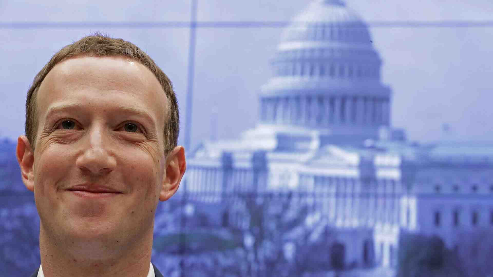 Tutti gli sforzi di Zuckerberg per farsi piacere da Trump