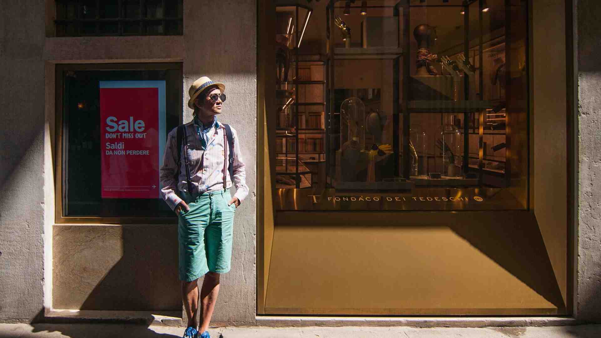 Attenzione a gioire per le perdite di paperoni come Arnault e Pinault: il rischio è che a pagare sia l’occupazione in Italia