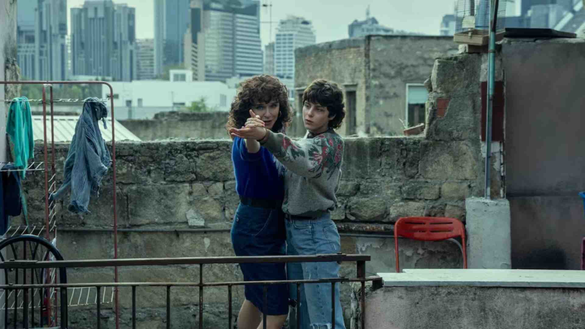 Napoli si fa seriale. Così la sua strabordante esuberanza ha occupato la tv