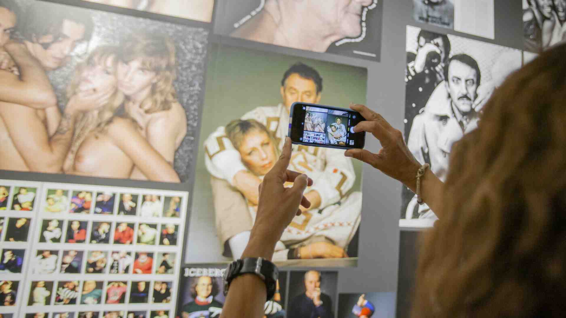 La fortuna di Toscani è stata anche quella di lavorare in un'epoca affamata di scandali