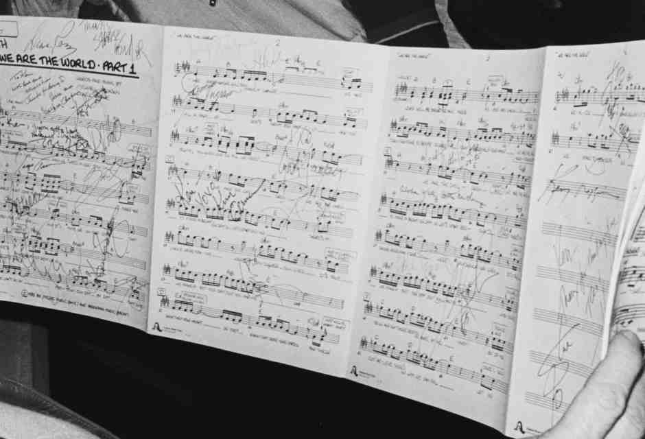 Quando l’olimpo della musica americana si riunì per registrare “We Are the World”