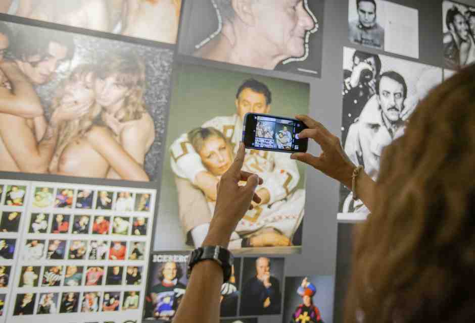 La fortuna di Toscani è stata anche quella di lavorare in un'epoca affamata di scandali