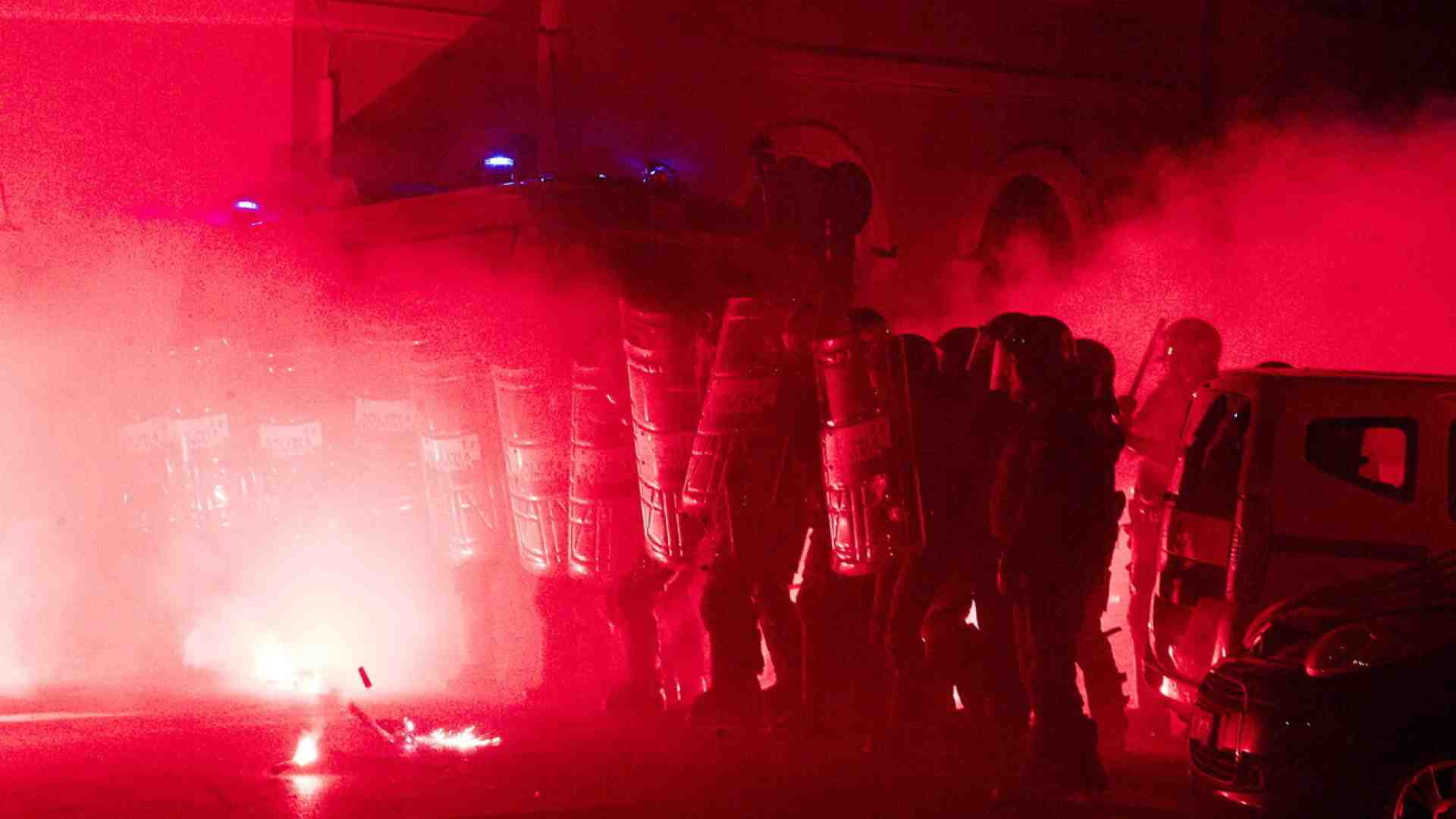 Il governo lavora a uno "scudo penale" per gli agenti di Polizia in piazza