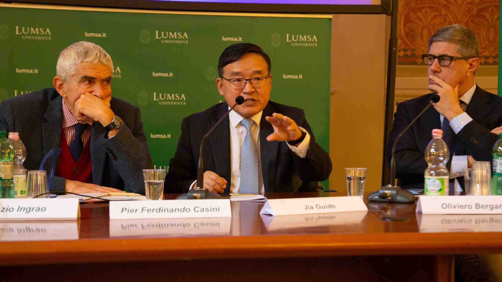 Giornalisti italiani a lezione con la Cina (per la Cina?)