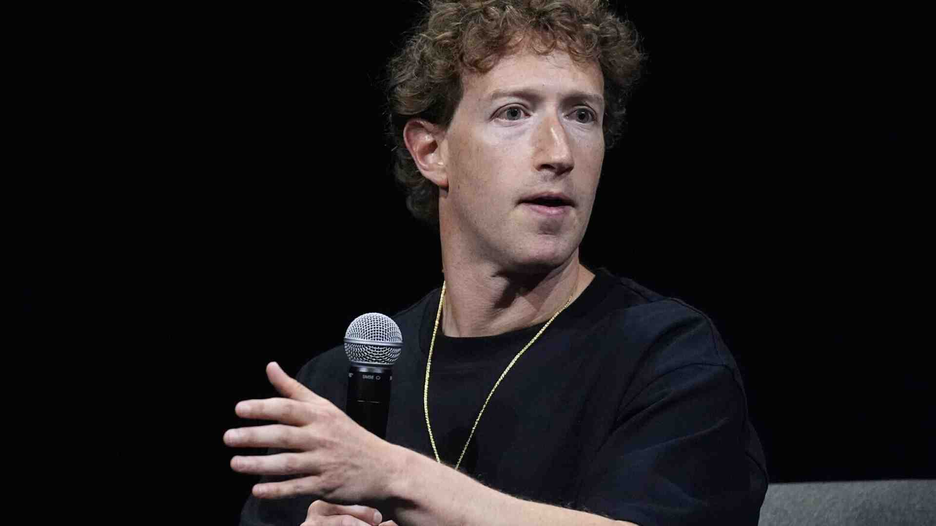 Zuckerberg che si genuflette a Trump mostra che i soldi non comprano più niente