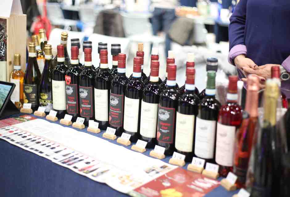 Vino? Ma quando mai! Per la Generazione Z esiste solo Bio, il dio delle tisane