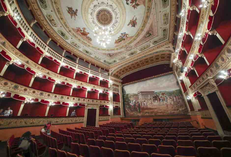 Siccità e perdite d’acqua, templi e palazzacci. Giuli vada ad Agrigento