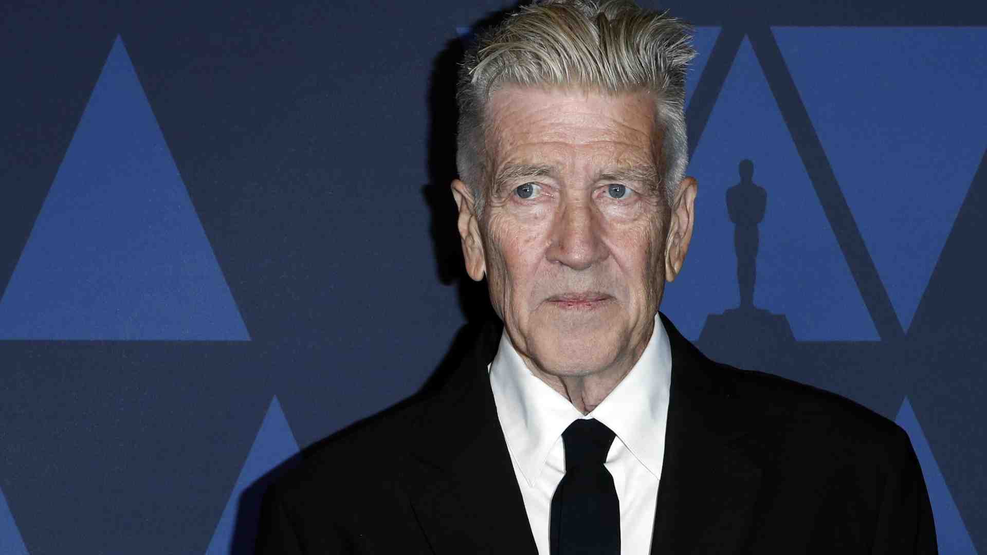 Splendori, svolte e “multiforme ingegno” di David Lynch. Dalla Rossellini nuda a “Twin Peaks”