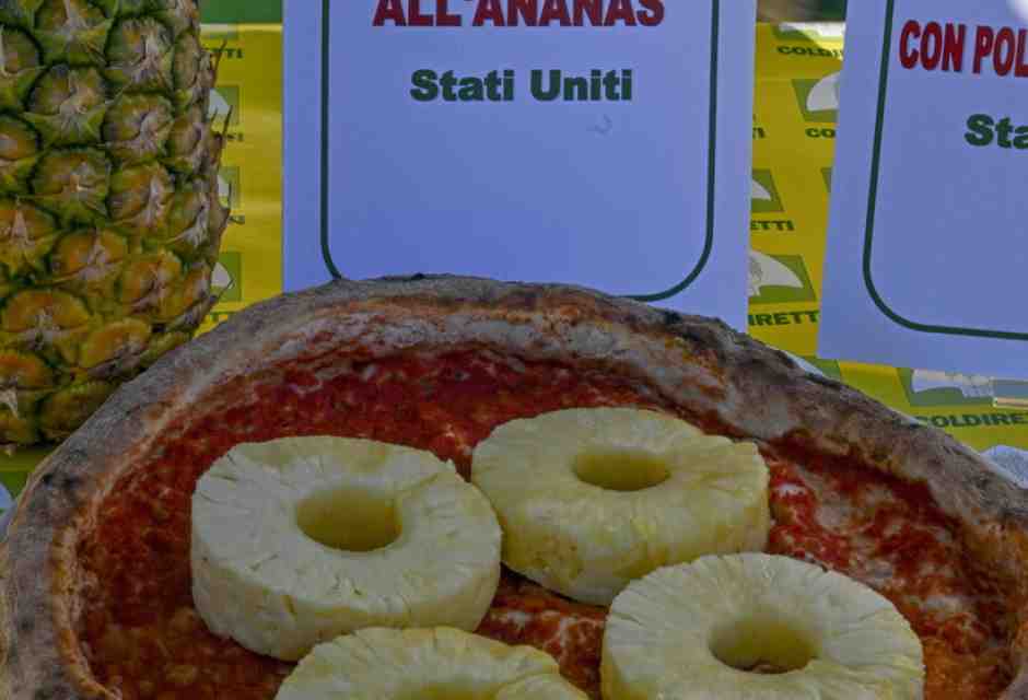 Il caso della pizza all'ananas che costa cento sterline