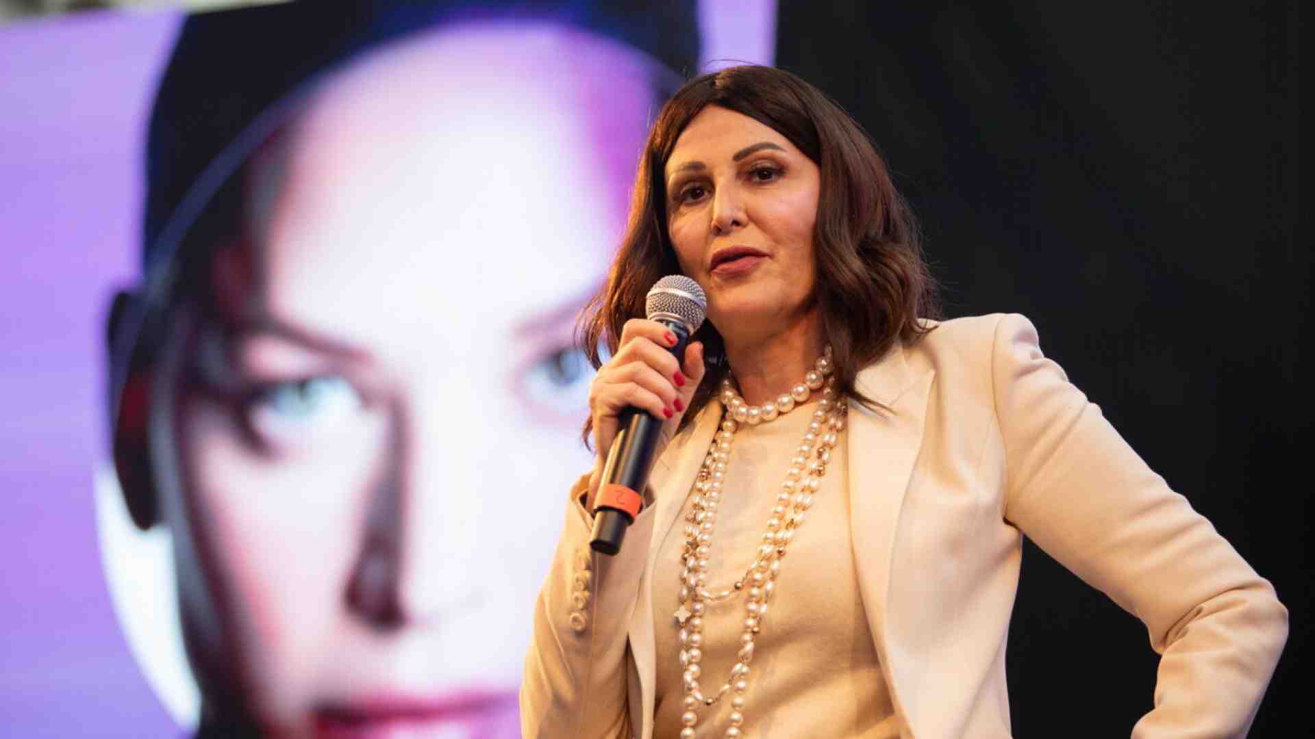 Il pressing delle opposizioni: "Santanché si dimetta"