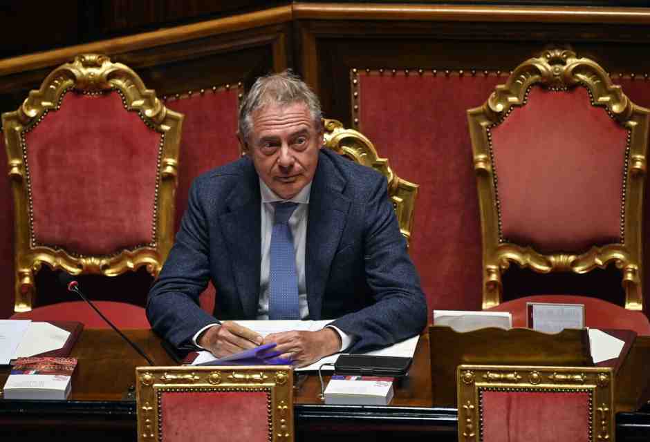 Tutte le contraddizioni di Pd e Urso su biocarburanti e accise