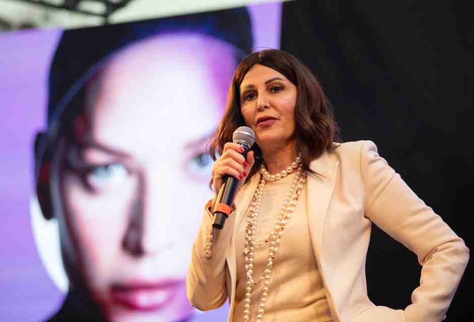 Il pressing delle opposizioni: "Santanché si dimetta"