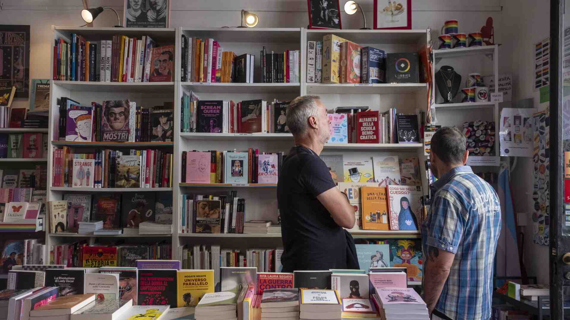 Cari scrittori e intellettuali, è forse giunta l’ora di levare le tende dai social