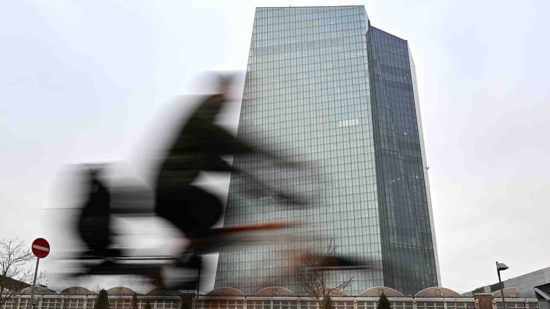 I mercati vedono dei rischi, ma l’ombrello della Bce funziona (per ora)