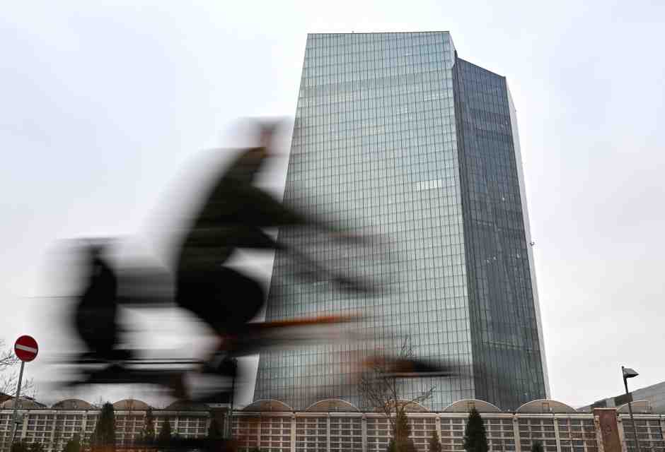 I mercati vedono dei rischi, ma l’ombrello della Bce funziona (per ora)